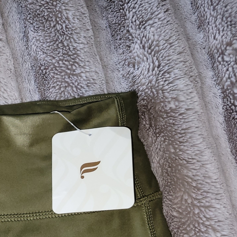 NWT Fabletics Leggings - Picture 2 of 5